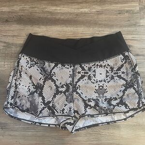 Lululemon Athletica crossover waist Sunset Saturation Short